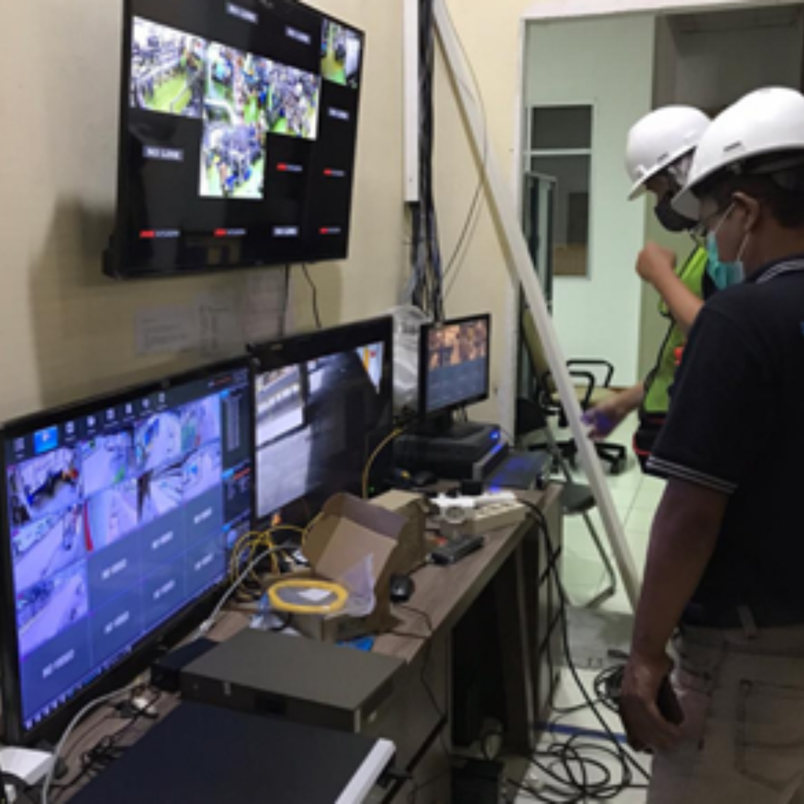 Proyek instalasi pipa plumbing untuk sistem air di gedung industri